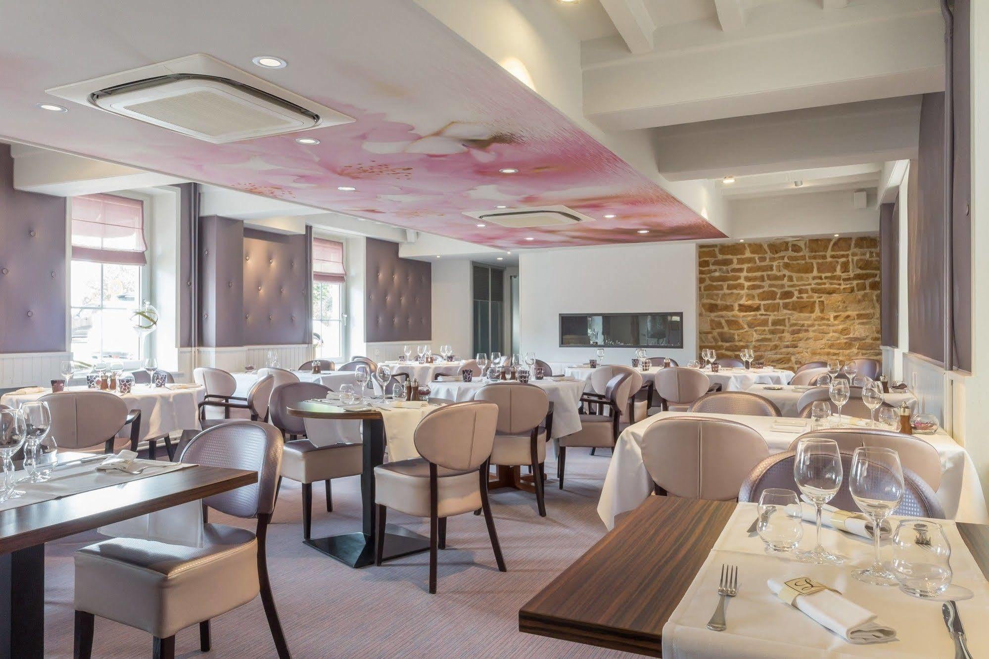 Logis Hotel Les Platanes Reyssouze Esterno foto