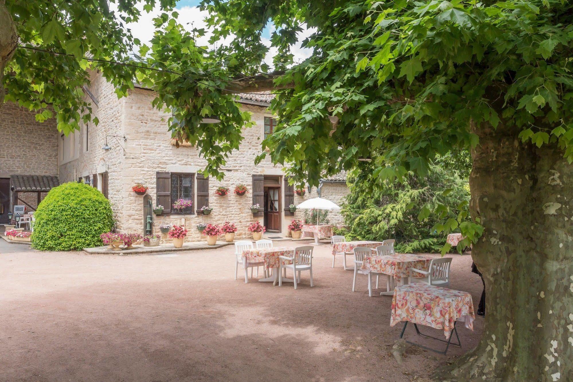 Logis Hotel Les Platanes Reyssouze Esterno foto
