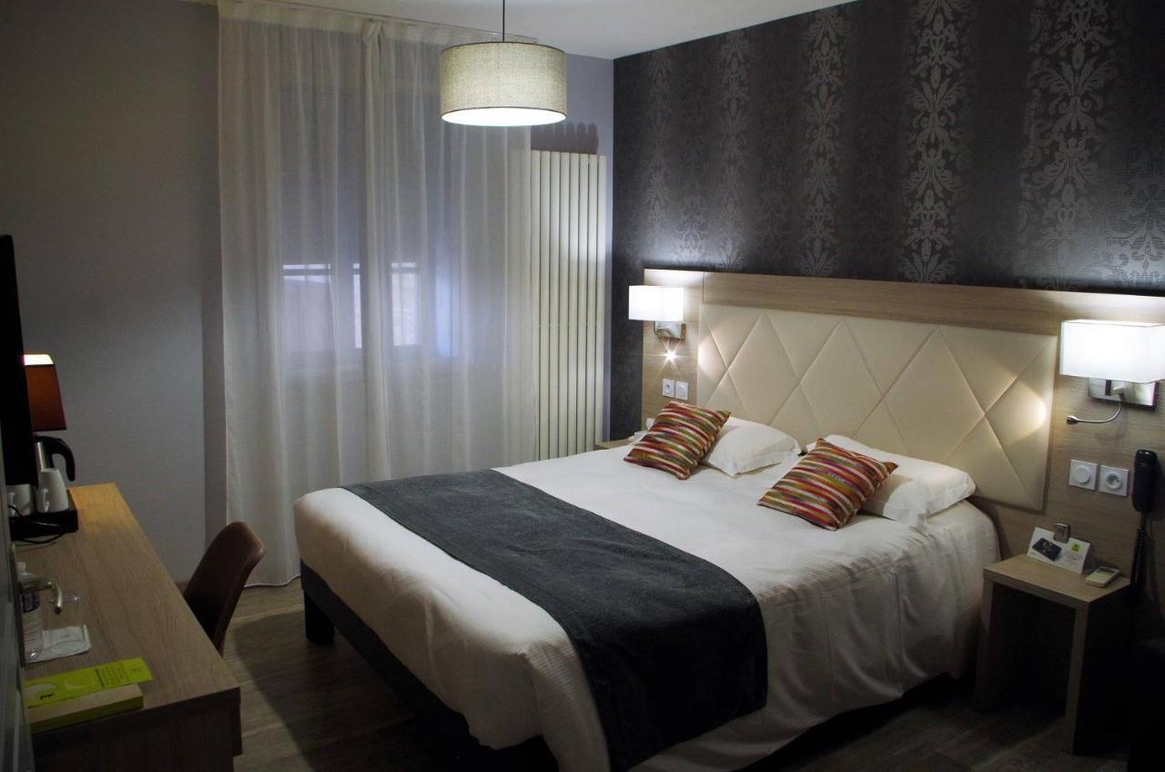 Logis Hotel Les Platanes Reyssouze Esterno foto
