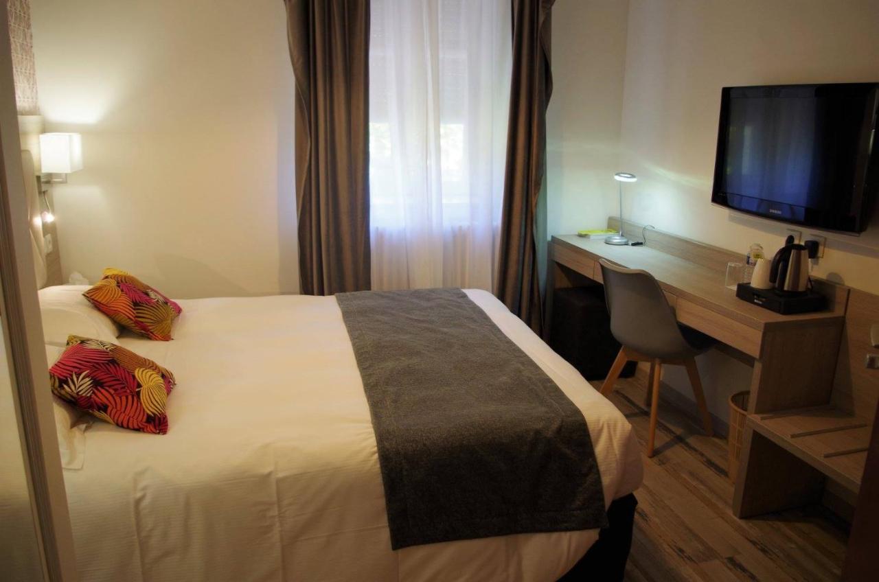 Logis Hotel Les Platanes Reyssouze Esterno foto