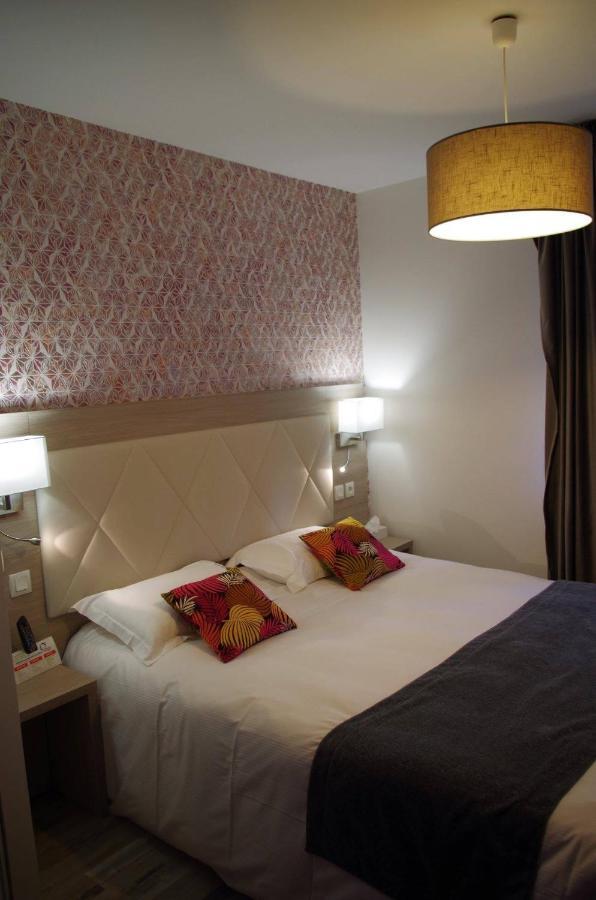 Logis Hotel Les Platanes Reyssouze Esterno foto